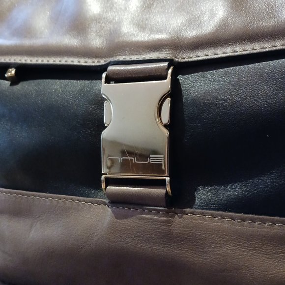 Elegant Two-Tone Leather Handbag - Picture 11 of 15